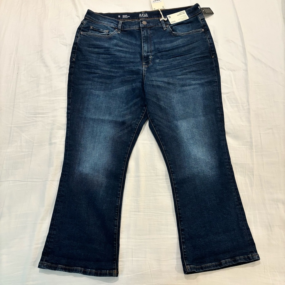 NWT a.n.a Women’s Fitted High-Rise Cropped Flare Blue Denim Jeans Size 18